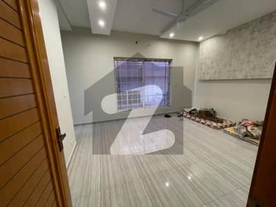 بحریہ ٹاؤن فیز 8 ۔ بلاک ایچ بحریہ ٹاؤن فیز 8,بحریہ ٹاؤن راولپنڈی,راولپنڈی میں 4 کمروں کا 12 مرلہ مکان 1.2 لاکھ میں کرایہ پر دستیاب ہے۔