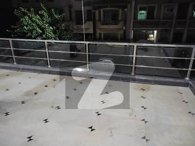 جی ۔ 13 اسلام آباد میں 6 کمروں کا 10 مرلہ مکان 7.7 کروڑ میں برائے فروخت۔