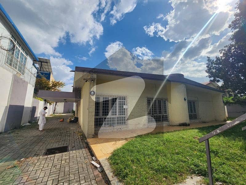 HOUSE FOR RENT IN F-8 HOUSE FOR RENT IN F-8