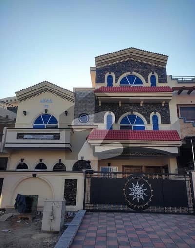 جی ۔ 13 اسلام آباد میں 6 کمروں کا 10 مرلہ مکان 8.6 کروڑ میں برائے فروخت۔