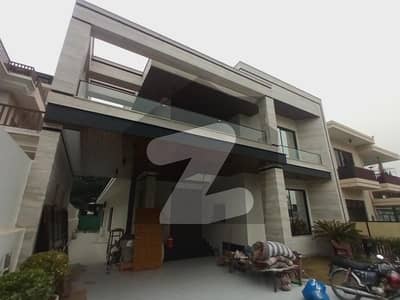 ایف ۔ 10 اسلام آباد میں 5 کمروں کا 1 کنال مکان 28.0 کروڑ میں برائے فروخت۔