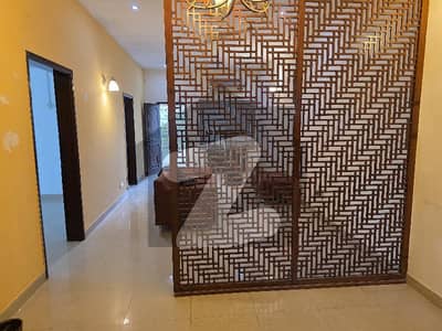 کلفٹن ۔ بلاک 2 کلفٹن,کراچی میں 3 کمروں کا 10 مرلہ فلیٹ 1.7 لاکھ میں کرایہ پر دستیاب ہے۔