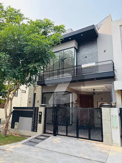 5 Marla Top Quality Build Luxurious Beautiful Modern Design Villa For Sale In DHA Lahore Phase 9 Prime Location