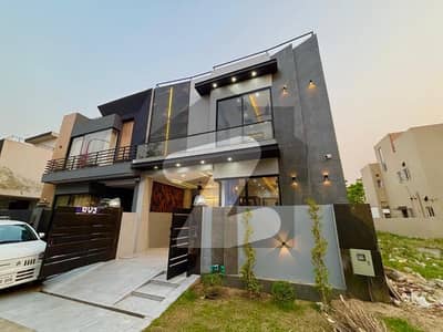 5 Marla Top Quality Build Luxurious Beautiful Ultra Modern Design Villa For Sale