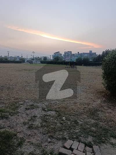 اے ڈبلیو ٹی فیز 2 ۔ بلاک سی اے ڈبلیو ٹی فیز 2,اے ڈبلیو ٹی آرمی ویلفیئر ٹرسٹ,رائیونڈ روڈ,لاہور میں 1 کنال رہائشی پلاٹ 1.7 کروڑ میں برائے فروخت۔