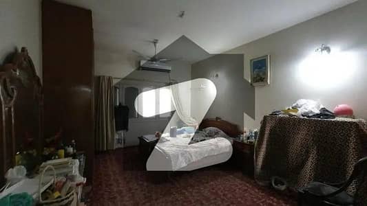 گلشنِ اقبال - بلاک 3 گلشنِ اقبال,گلشنِ اقبال ٹاؤن,کراچی میں 9 کمروں کا 10 مرلہ مکان 7.5 کروڑ میں برائے فروخت۔