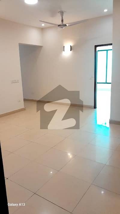 اتحاد کمرشل ایریا ڈی ایچ اے فیز 6,ڈی ایچ اے ڈیفینس,کراچی میں 3 کمروں کا 8 مرلہ فلیٹ 1.2 لاکھ میں کرایہ پر دستیاب ہے۔