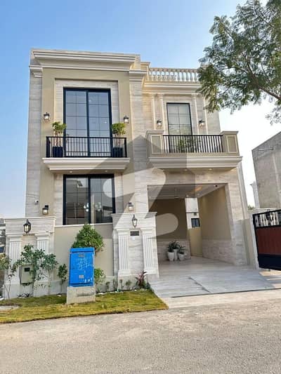 ڈی ایچ اے 9 ٹاؤن ۔ بلاک اے ڈی ایچ اے 9 ٹاؤن,ڈیفنس (ڈی ایچ اے),لاہور میں 3 کمروں کا 5 مرلہ مکان 3.25 کروڑ میں برائے فروخت۔