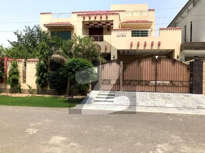 آئی ای پی انجنیئرز ٹاؤن ۔ سیکٹر اے آئی ای پی انجینئرز ٹاؤن,لاہور میں 6 کمروں کا 1 کنال مکان 6.2 کروڑ میں برائے فروخت۔