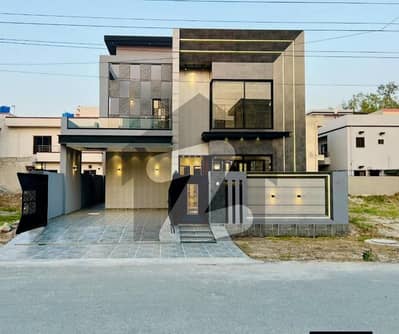 ڈی ایچ اے فیز 4 ڈیفنس (ڈی ایچ اے),لاہور میں 4 کمروں کا 10 مرلہ مکان 3.9 کروڑ میں برائے فروخت۔