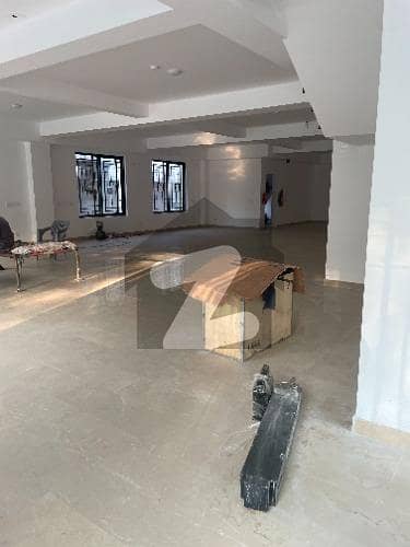 مین بلیوارڈ گلبرگ گلبرگ,لاہور میں 2 کنال عمارت 45.0 لاکھ میں کرایہ پر دستیاب ہے۔