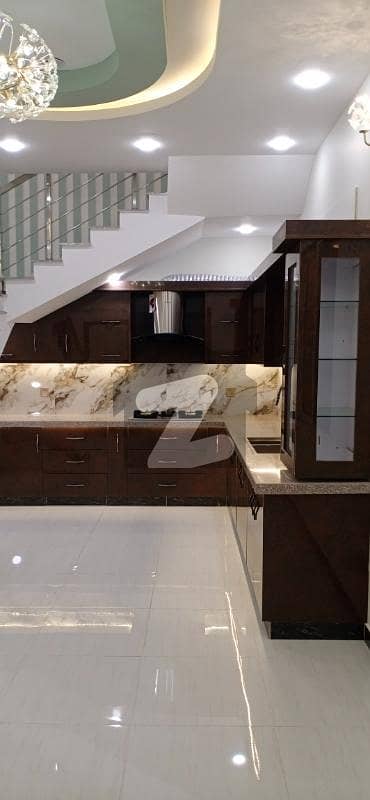 نیا ناظم آباد کراچی میں 3 کمروں کا 5 مرلہ مکان 3.99 کروڑ میں برائے فروخت۔