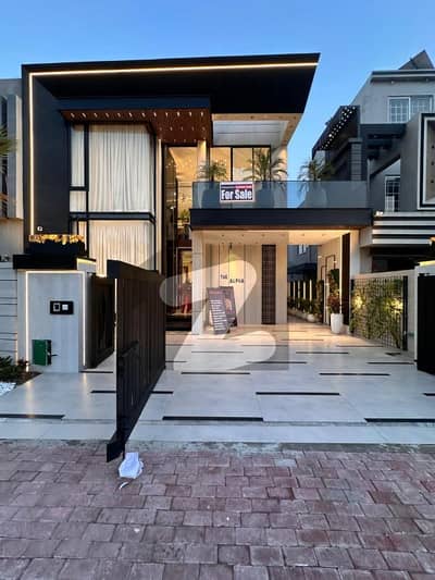 بحریہ ٹاؤن سیکٹر ای بحریہ ٹاؤن,لاہور میں 5 کمروں کا 10 مرلہ مکان 95.0 ہزار میں کرایہ پر دستیاب ہے۔