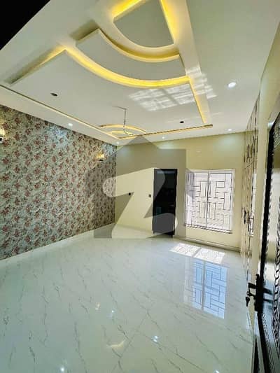 ایڈن بولیوارڈ ہاؤسنگ سکیم کالج روڈ,لاہور میں 3 کمروں کا 5 مرلہ بالائی پورشن 45.0 ہزار میں کرایہ پر دستیاب ہے۔