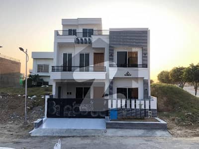 ایم پی سی ایچ ایس ۔ بلاک ایف ایم پی سی ایچ ایس ۔ ملٹی گارڈنز,بی ۔ 17,اسلام آباد میں 4 کمروں کا 8 مرلہ مکان 3.5 کروڑ میں برائے فروخت۔