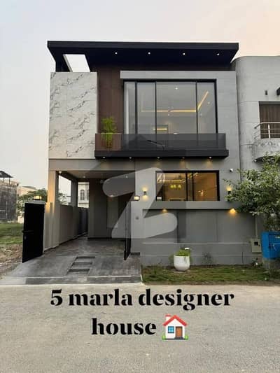 ڈی ایچ اے 9 ٹاؤن ۔ بلاک ڈی ڈی ایچ اے 9 ٹاؤن,ڈیفنس (ڈی ایچ اے),لاہور میں 3 کمروں کا 5 مرلہ مکان 2.9 کروڑ میں برائے فروخت۔