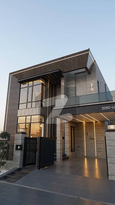 ڈی ایچ اے فیز 7 - بلاک یو فیز 7,ڈیفنس (ڈی ایچ اے),لاہور میں 4 کمروں کا 10 مرلہ مکان 5.9 کروڑ میں برائے فروخت۔