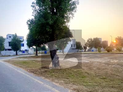 بحریہ نشیمن لاہور میں 5 مرلہ رہائشی پلاٹ 42.0 لاکھ میں برائے فروخت۔