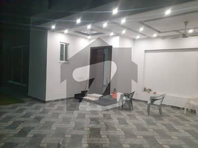 پیراگون سٹی لاہور میں 5 کمروں کا 1 کنال مکان 3.5 لاکھ میں کرایہ پر دستیاب ہے۔