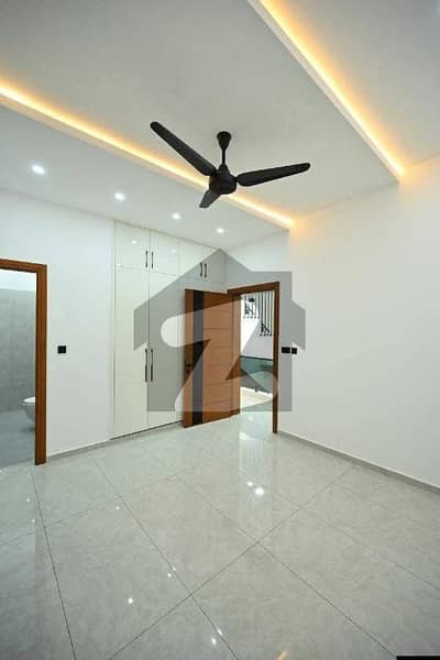 بحریہ ٹاؤن فیز 8 ۔ عثمان بلاک بحریہ ٹاؤن فیز 8 ۔ سفاری ویلی,بحریہ ٹاؤن فیز 8,بحریہ ٹاؤن راولپنڈی,راولپنڈی میں 7 مرلہ مکان 75.0 ہزار میں کرایہ پر دستیاب ہے۔