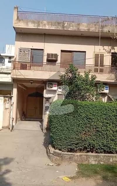 جی ۔ 11 اسلام آباد میں 4 کمروں کا 8 مرلہ مکان 6.7 کروڑ میں برائے فروخت۔