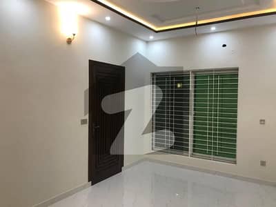 12 MARLA USED LIKE NEW OWNER BUILT HOUSE AVAILABLE FOR SALE