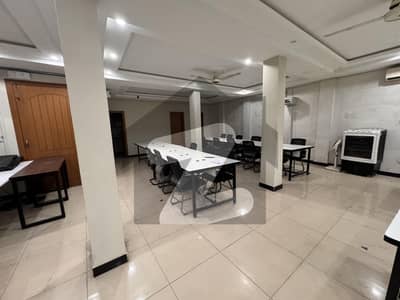 3200Sq Hall Ava For Rent at Commercial Market