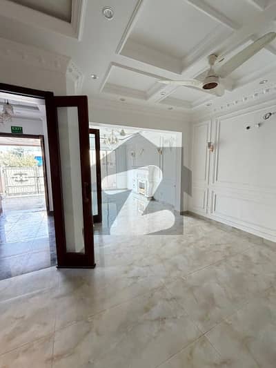 ڈی ایچ اے فیز 6 ڈیفنس (ڈی ایچ اے),لاہور میں 3 کمروں کا 10 مرلہ مکان 1.7 لاکھ میں کرایہ پر دستیاب ہے۔