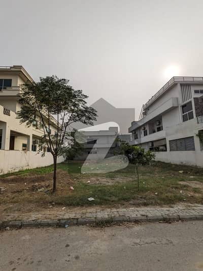 ڈی ایچ اے فیز 2 - سیکٹر سی ڈی ایچ اے ڈیفینس فیز 2,ڈی ایچ اے ڈیفینس,اسلام آباد میں 1 کنال رہائشی پلاٹ 5.0 کروڑ میں برائے فروخت۔