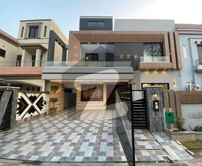 بحریہ ٹاؤن سیکٹر سی بحریہ ٹاؤن,لاہور میں 5 کمروں کا 10 مرلہ مکان 1.2 لاکھ میں کرایہ پر دستیاب ہے۔