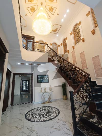 بحریہ ٹاؤن لاہور میں 6 کمروں کا 1 کنال مکان 8.25 کروڑ میں برائے فروخت۔ بحریہ ٹاؤن لاہور میں 6 کمروں کا 1 کنال مکان 8.25 کروڑ میں برائے فروخت۔