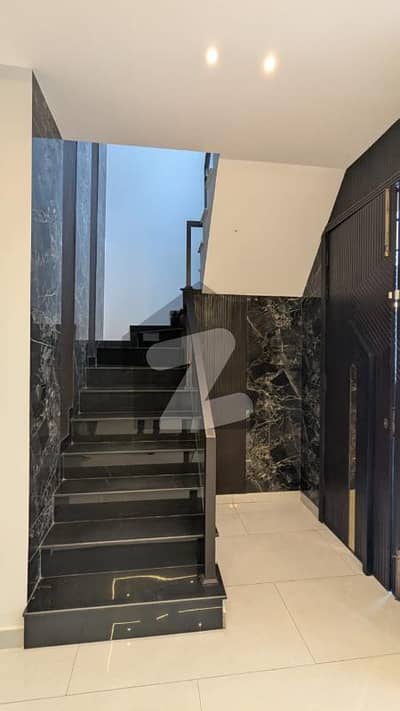 بحریہ آرچرڈ لاہور میں 3 کمروں کا 5 مرلہ مکان 2.25 کروڑ میں برائے فروخت۔