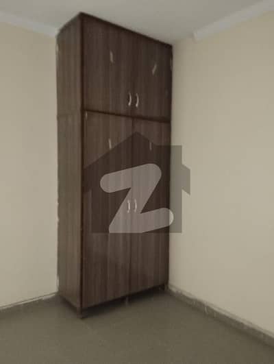 خیابان امین - بلاک پی خیابانِ امین,لاہور میں 2 کمروں کا 5 مرلہ فلیٹ 18.0 ہزار میں کرایہ پر دستیاب ہے۔