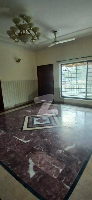 ایف ۔ 10 اسلام آباد میں 7 کمروں کا 1 کنال مکان 6.0 لاکھ میں کرایہ پر دستیاب ہے۔