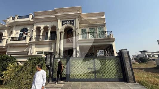 ڈی سی کالونی گوجرانوالہ میں 5 کمروں کا 10 مرلہ مکان 4.25 کروڑ میں برائے فروخت۔