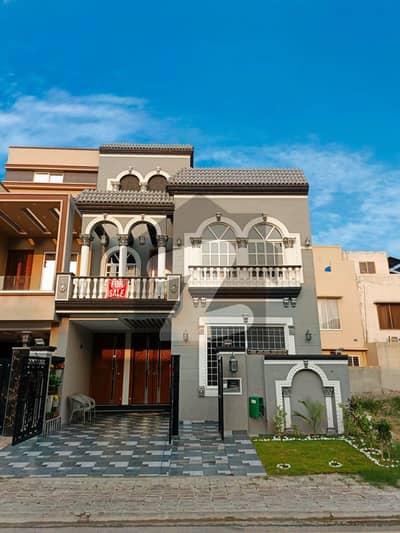 بحریہ ٹاؤن جناح بلاک بحریہ ٹاؤن سیکٹر ای,بحریہ ٹاؤن,لاہور میں 3 کمروں کا 5 مرلہ مکان 2.9 کروڑ میں برائے فروخت۔