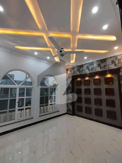 8 marla like new house available for rent