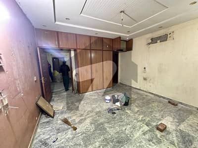 3.5 Marla 1st Floor Flat Available For Rent (Near Qurban School) 3.5 Marla 1st Floor Flat Available For Rent (Near Qurban School)