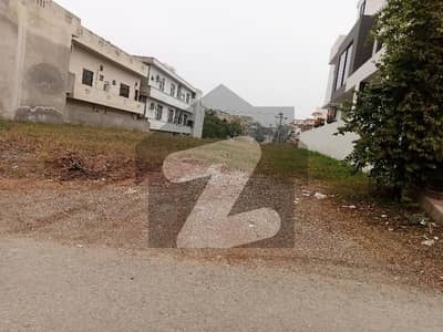 سوان گارڈن ۔ بلاک بی سوان گارڈن,اسلام آباد میں 1 کنال رہائشی پلاٹ 3.2 کروڑ میں برائے فروخت۔