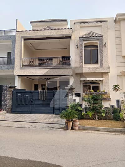 سٹی ہاؤسنگ سکیم جہلم میں 2 کمروں کا 7 مرلہ بالائی پورشن 35.0 ہزار میں کرایہ پر دستیاب ہے۔