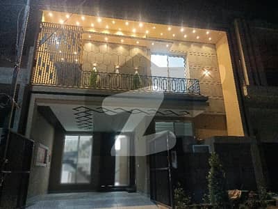 ایڈن ایگزیکیٹو ایڈن گارڈنز,فیصل آباد میں 3 کمروں کا 4 مرلہ مکان 1.8 کروڑ میں برائے فروخت۔