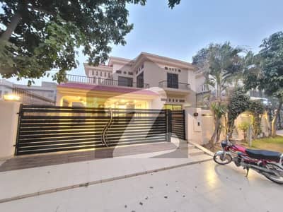 DHA PHASE 5 ONE KANAL BN IDEAL BUNGLOW FOR RENT BY MASTER DEALS