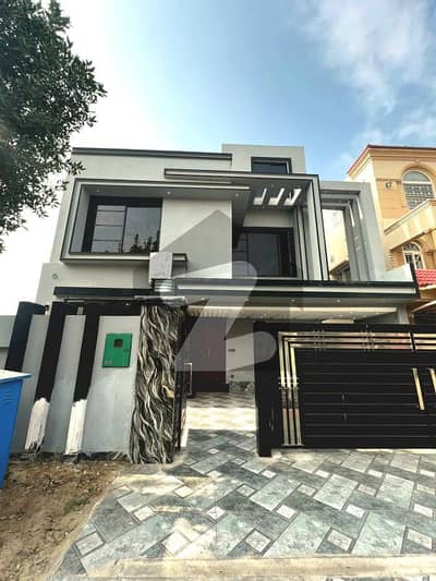 بحریہ آرچرڈ فیز 1 بحریہ آرچرڈ,لاہور میں 5 کمروں کا 10 مرلہ مکان 3.2 کروڑ میں برائے فروخت۔