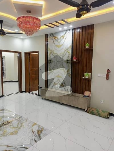 بحریہ ٹاؤن فیز 8 ۔ عثمان بلاک بحریہ ٹاؤن فیز 8 ۔ سفاری ویلی,بحریہ ٹاؤن فیز 8,بحریہ ٹاؤن راولپنڈی,راولپنڈی میں 5 کمروں کا 7 مرلہ مکان 3.1 کروڑ میں برائے فروخت۔