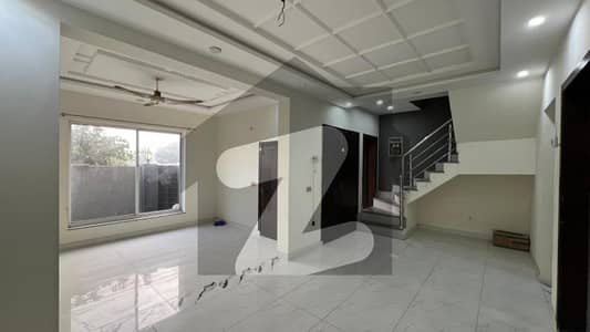 بحریہ آرچرڈ لاہور میں 3 کمروں کا 5 مرلہ مکان 1.5 کروڑ میں برائے فروخت۔ بحریہ آرچرڈ لاہور میں 3 کمروں کا 5 مرلہ مکان 1.5 کروڑ میں برائے فروخت۔