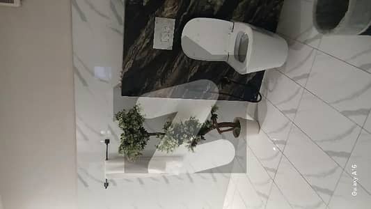 خیابانِ گارڈنز فیصل آباد میں 5 کمروں کا 9 مرلہ مکان 4.0 کروڑ میں برائے فروخت۔