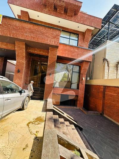 ایف ۔ 7 اسلام آباد میں 7 کمروں کا 2 کنال مکان 16.0 لاکھ میں کرایہ پر دستیاب ہے۔