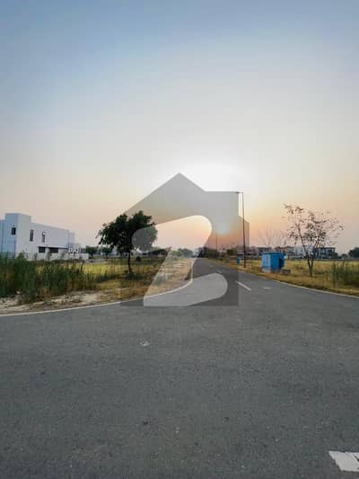 ڈی ایچ اے 9 ٹاؤن ۔ بلاک اے ڈی ایچ اے 9 ٹاؤن,ڈیفنس (ڈی ایچ اے),لاہور میں 5 مرلہ رہائشی پلاٹ 1.03 کروڑ میں برائے فروخت۔