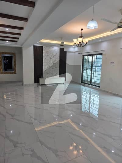 10 Marla 3 Bedrooms Brand New Flat Available For Sale.
