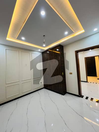 ایڈن بولیوارڈ ہاؤسنگ سکیم کالج روڈ,لاہور میں 5 کمروں کا 5 مرلہ مکان 2.4 کروڑ میں برائے فروخت۔